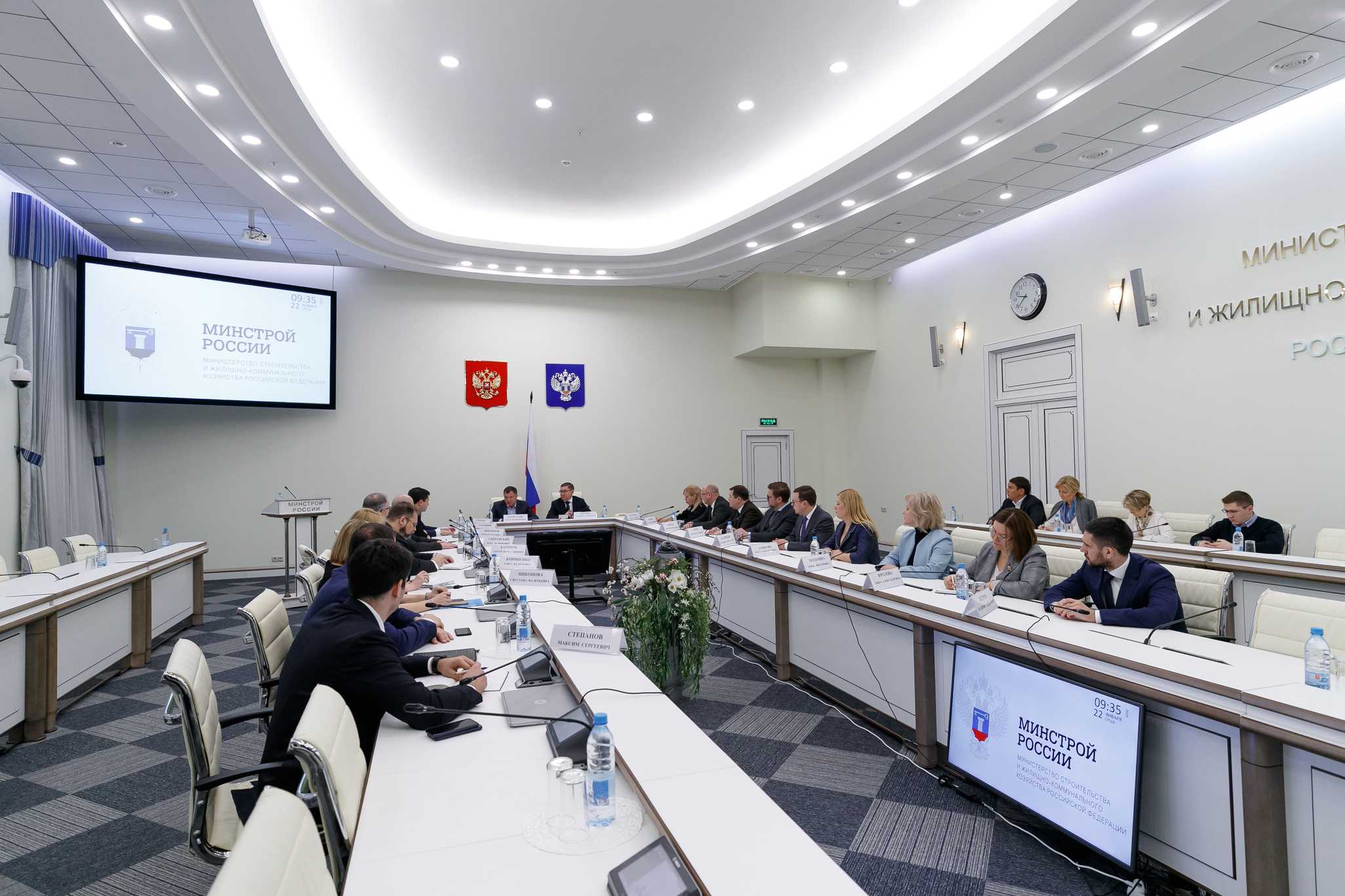 Замглавы Минстроя России принял участие в онлайн-конференции по вопросам электронного актирования в ЕИС в сфере закупок